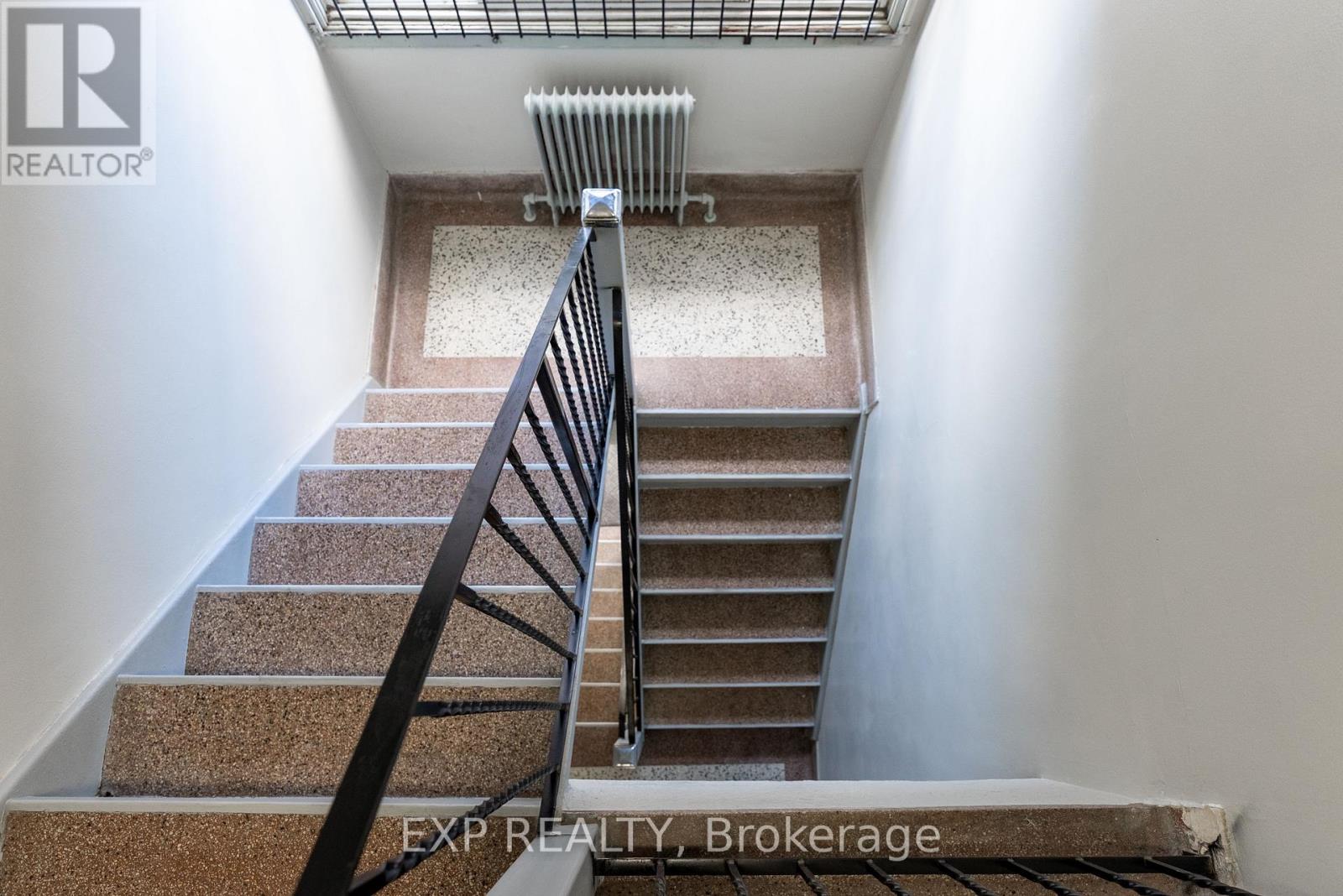 41 Wasdale Crescent, Toronto, Ontario  M6A 1W9 - Photo 10 - C12171040