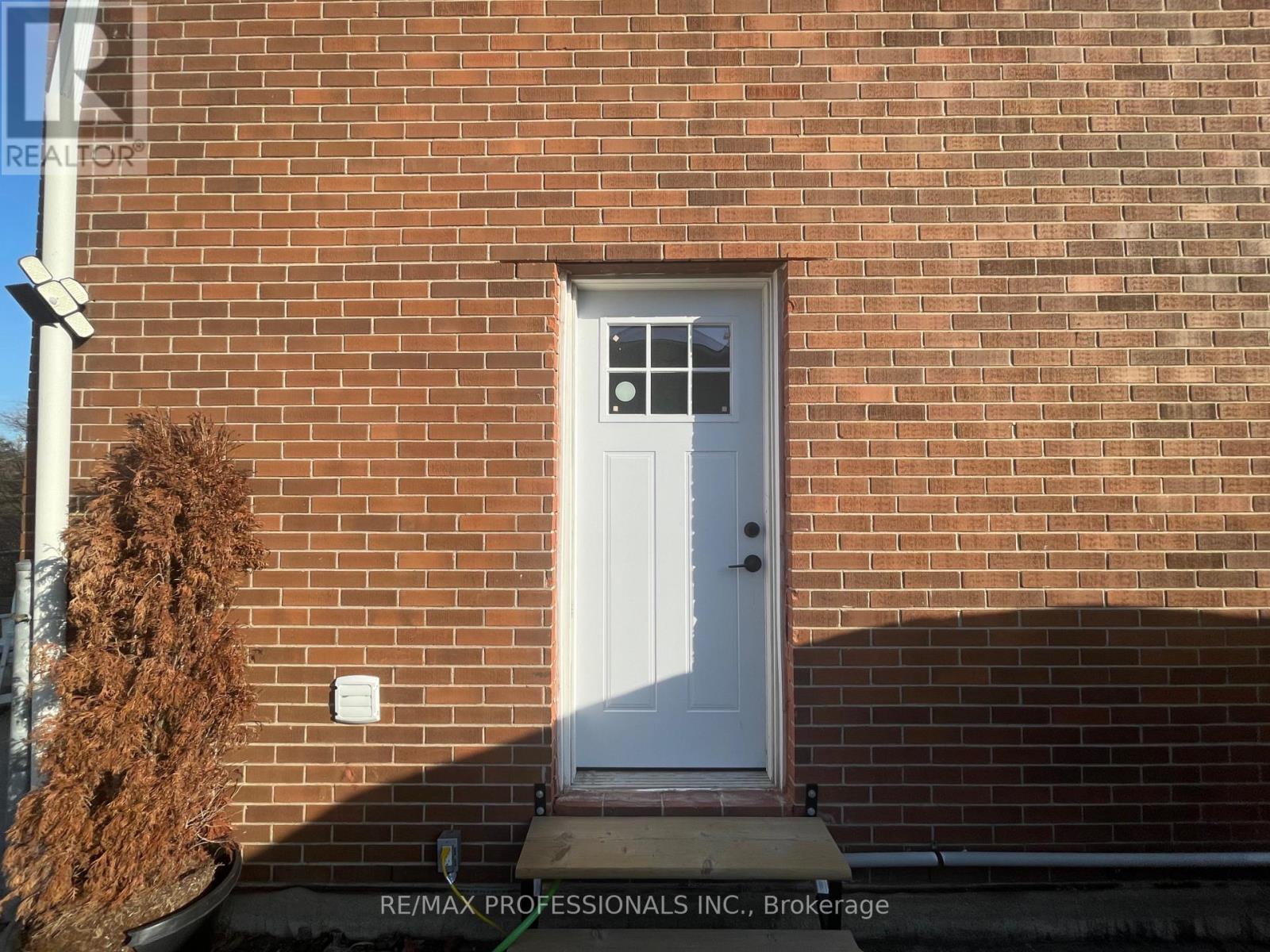 Lower Level - 17 Seeley Avenue, Hamilton, Ontario  L8V 2G9 - Photo 2 - X12171044