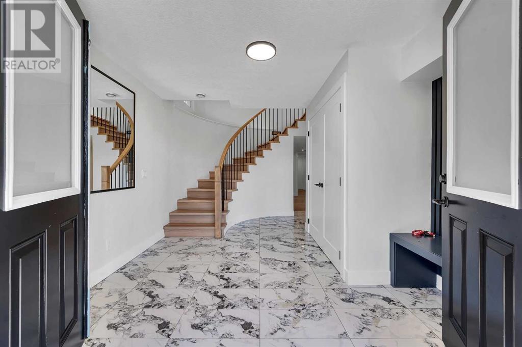23 Edgewood Place Nw, Calgary, Alberta  T3A 2T8 - Photo 4 - A2218340
