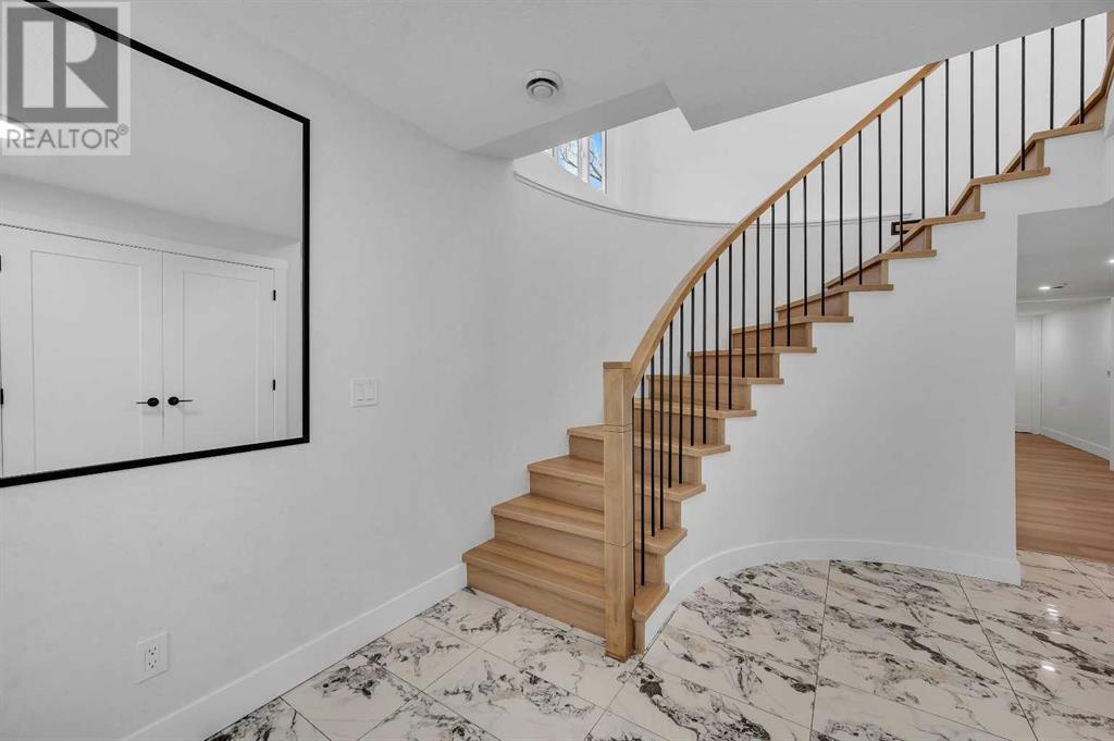 23 Edgewood Place Nw, Calgary, Alberta  T3A 2T8 - Photo 5 - A2218340