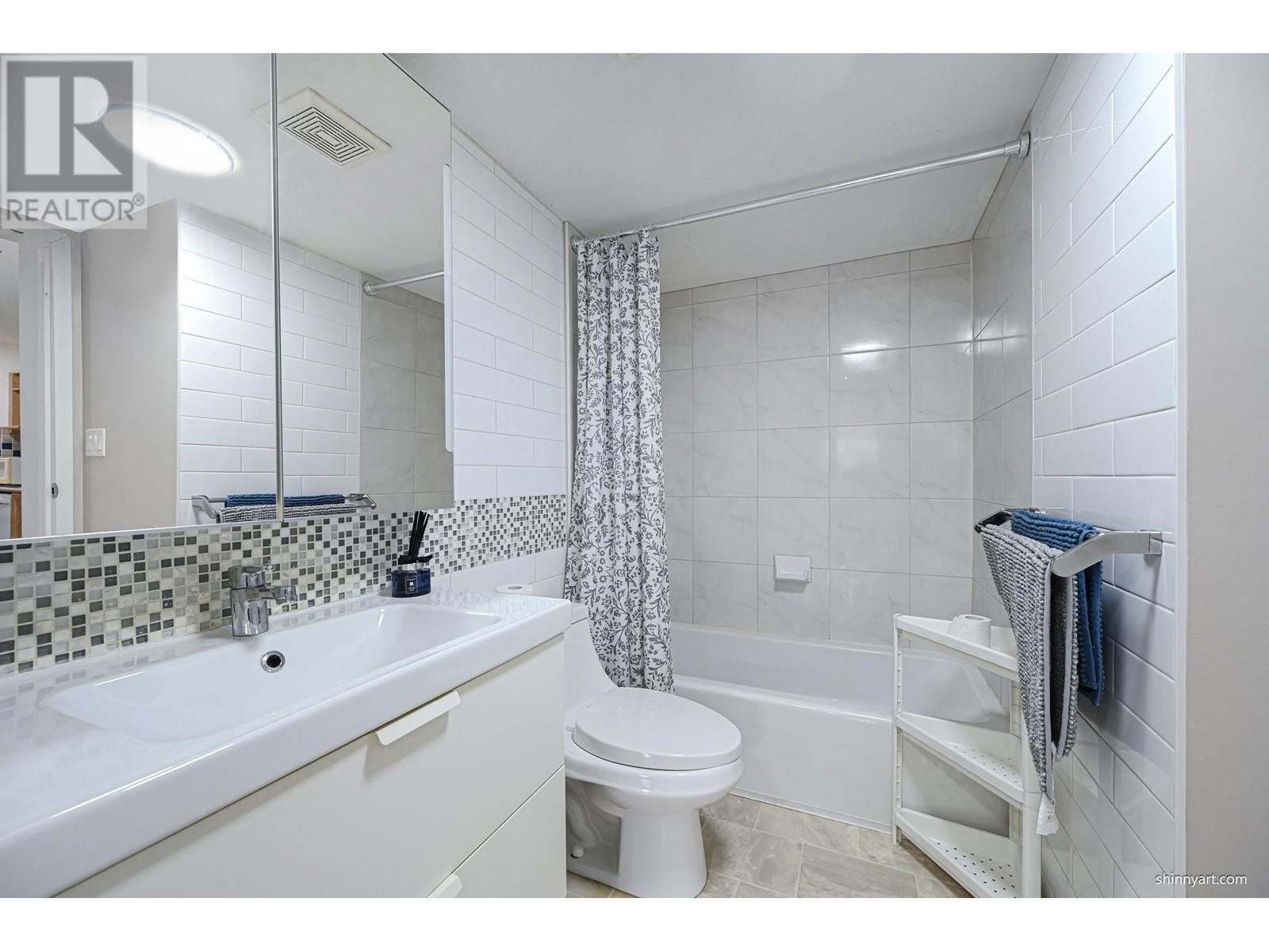 110 8591 WESTMINSTER HIGHWAY, Richmond, British Columbia