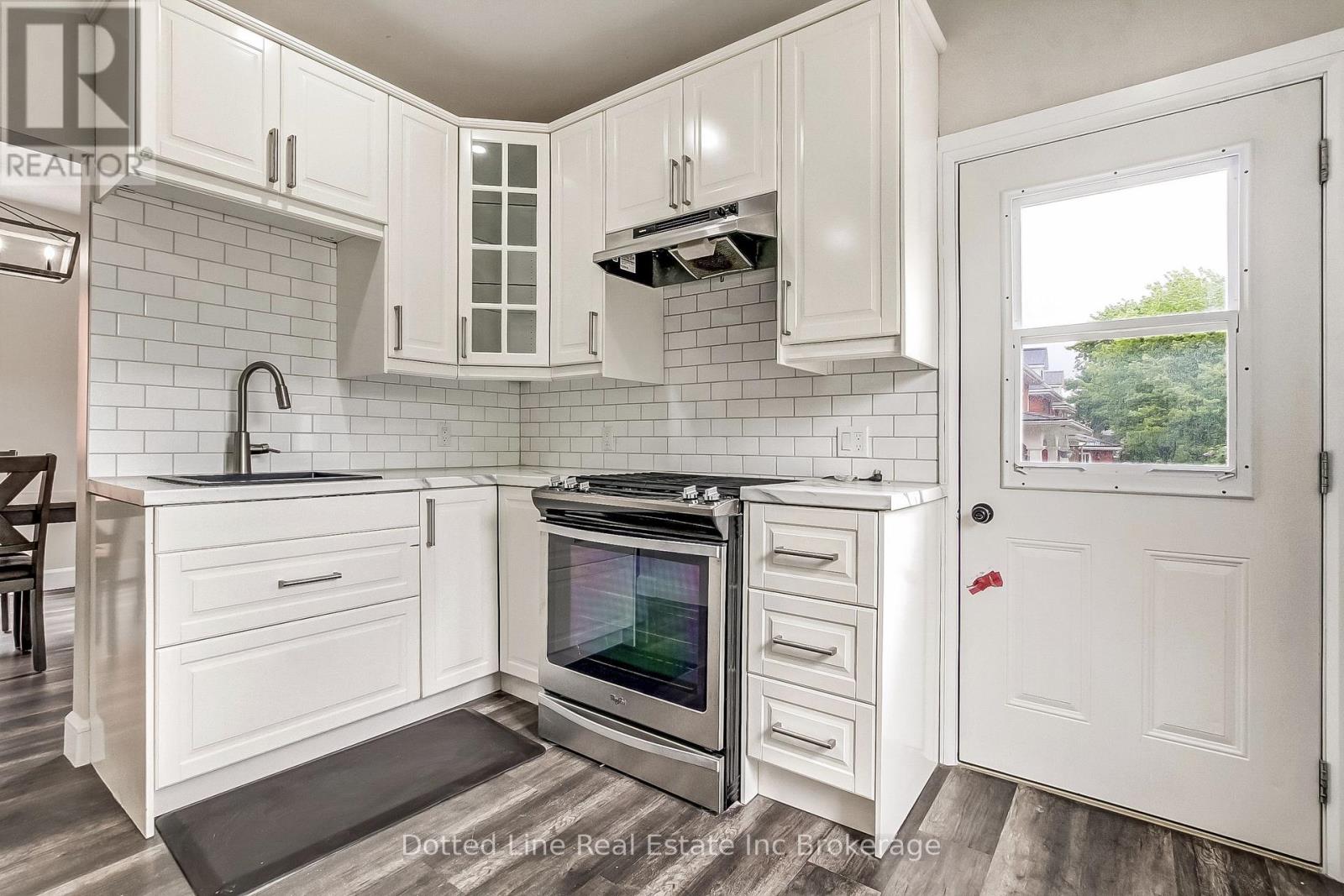 59 Brock Street W, Tillsonburg, Ontario  N4G 2A4 - Photo 10 - X12171086