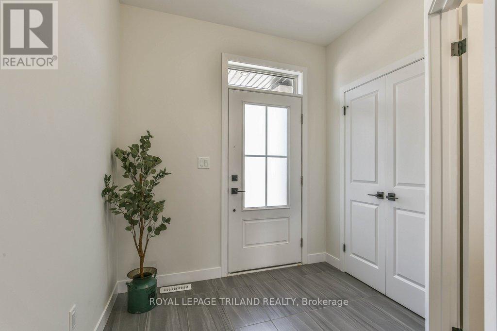 6713 Hayward Drive, London South, Ontario  N6P 0H7 - Photo 5 - X12171046