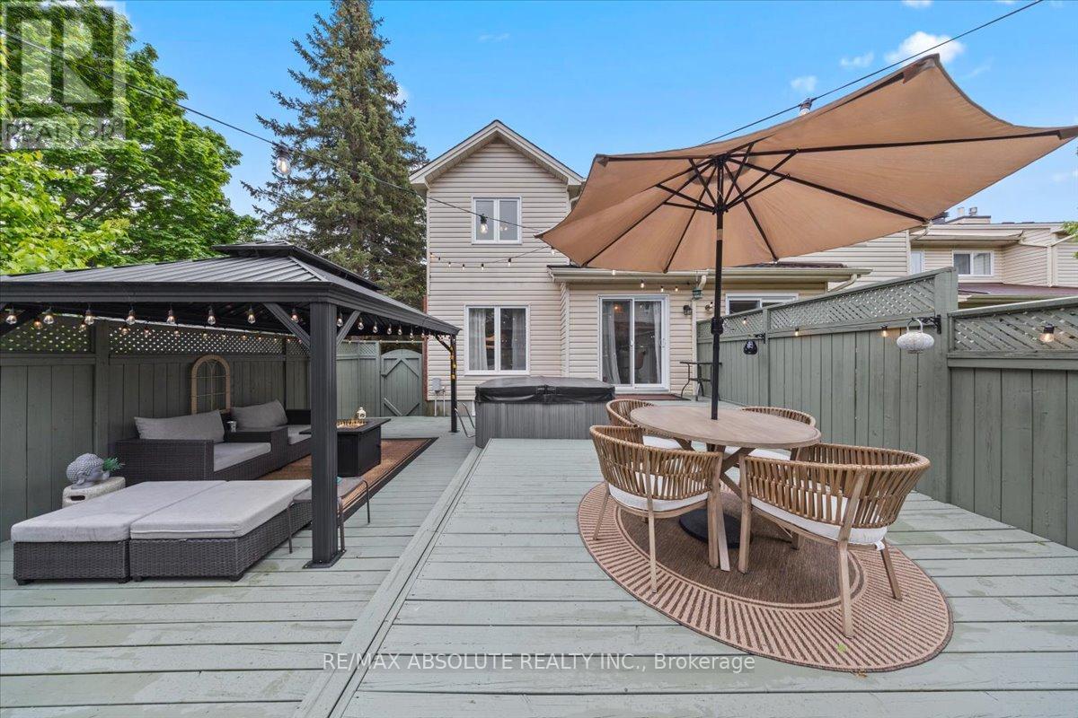 21 Cedarock Drive, Ottawa, Ontario  K2M 2H6 - Photo 5 - X12171042