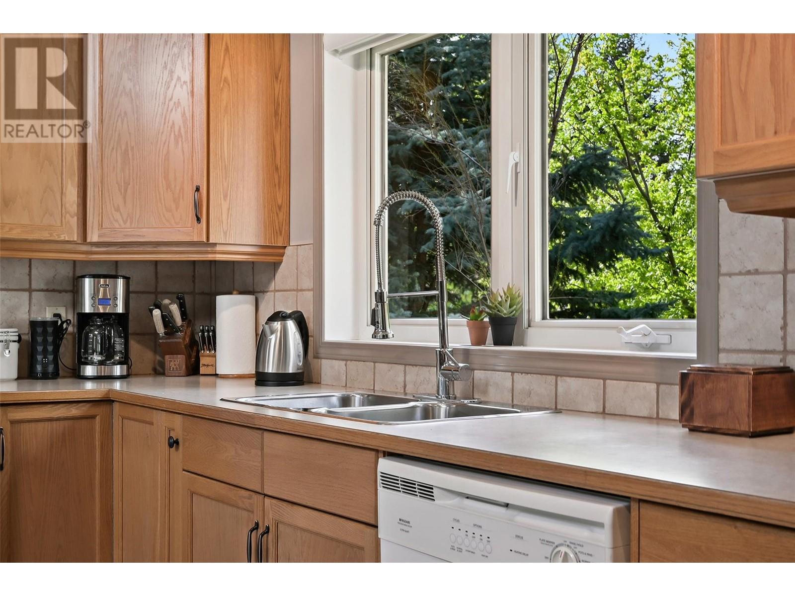 4452 Columbia View Road, Columbia Lake, British Columbia  V0B 1L2 - Photo 11 - 10349099