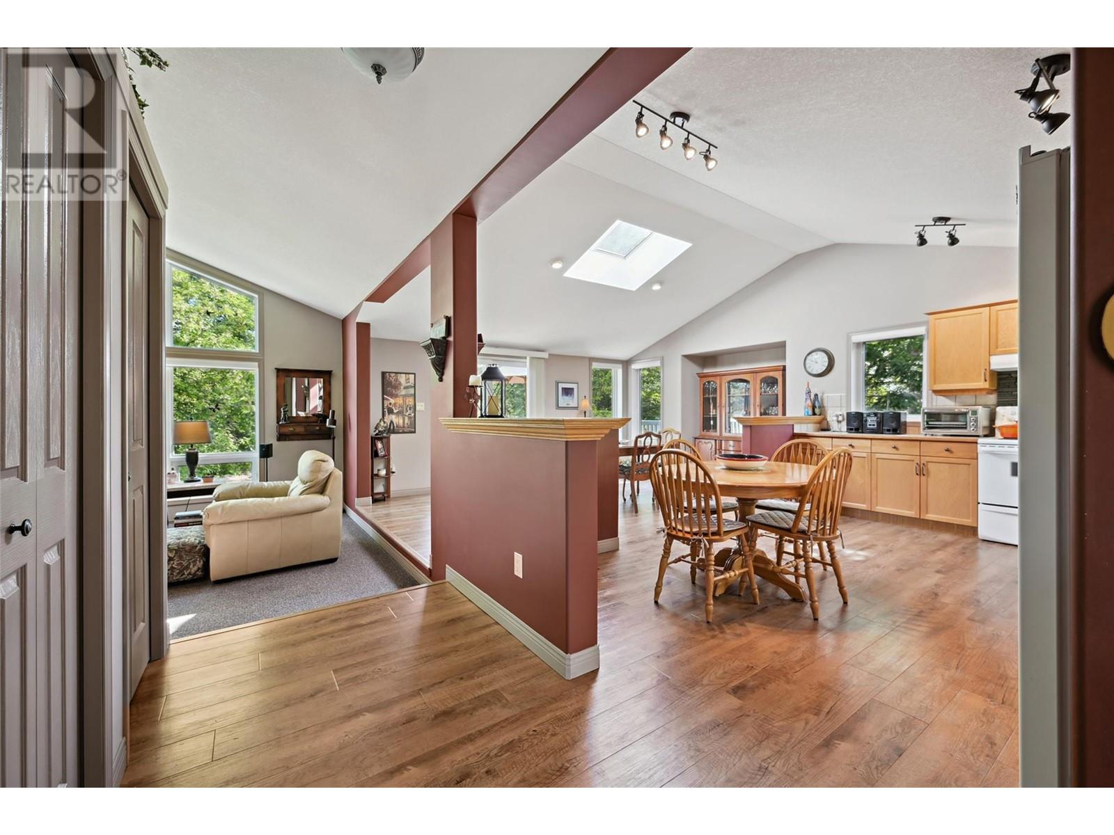 4452 Columbia View Road, Columbia Lake, British Columbia  V0B 1L2 - Photo 12 - 10349099