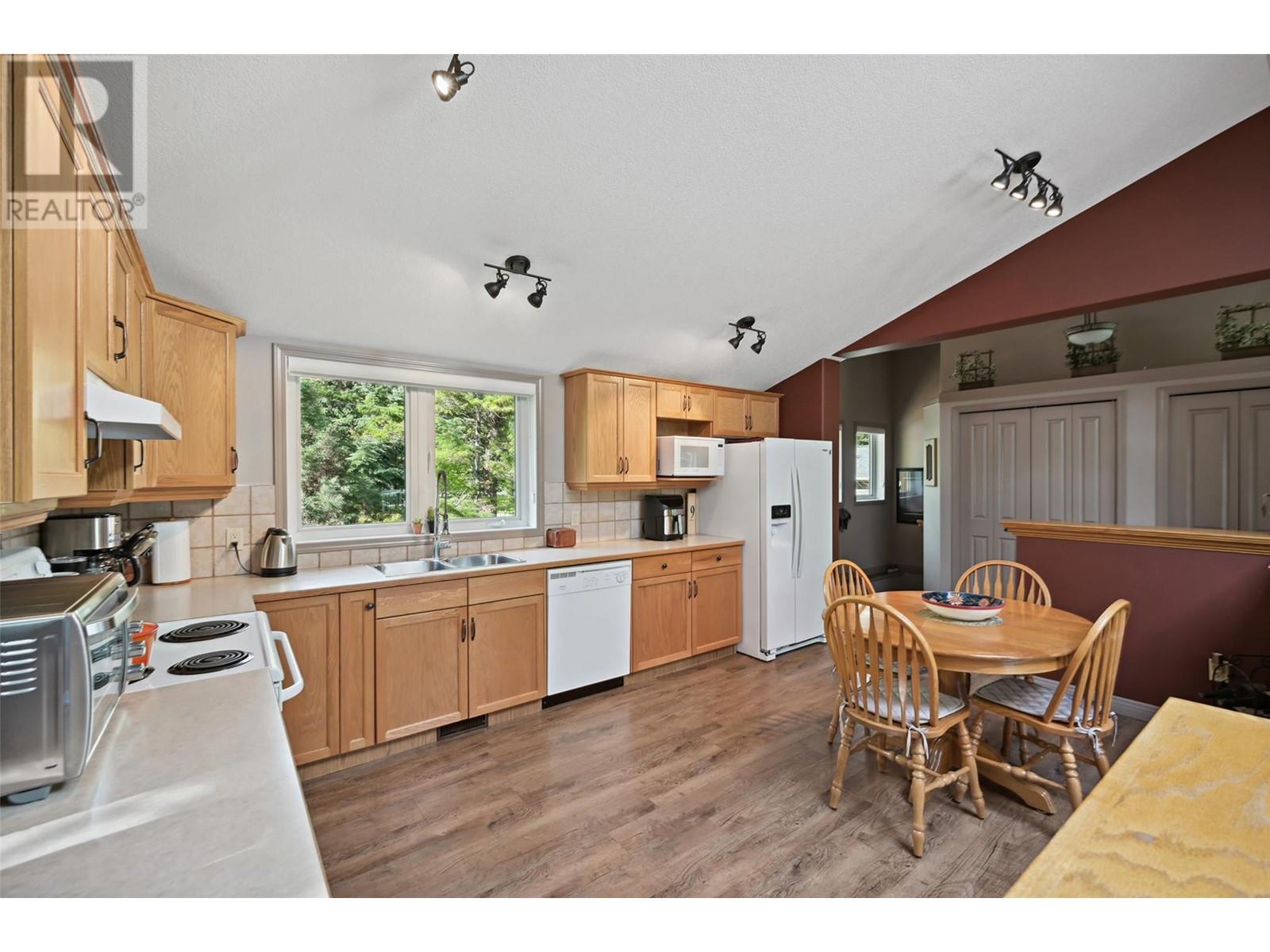 4452 Columbia View Road, Columbia Lake, British Columbia  V0B 1L2 - Photo 10 - 10349099