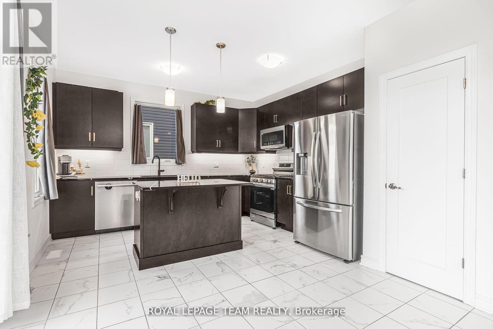 28 Seabert Drive, Arnprior, Ontario  K7S 0H9 - Photo 11 - X12171078