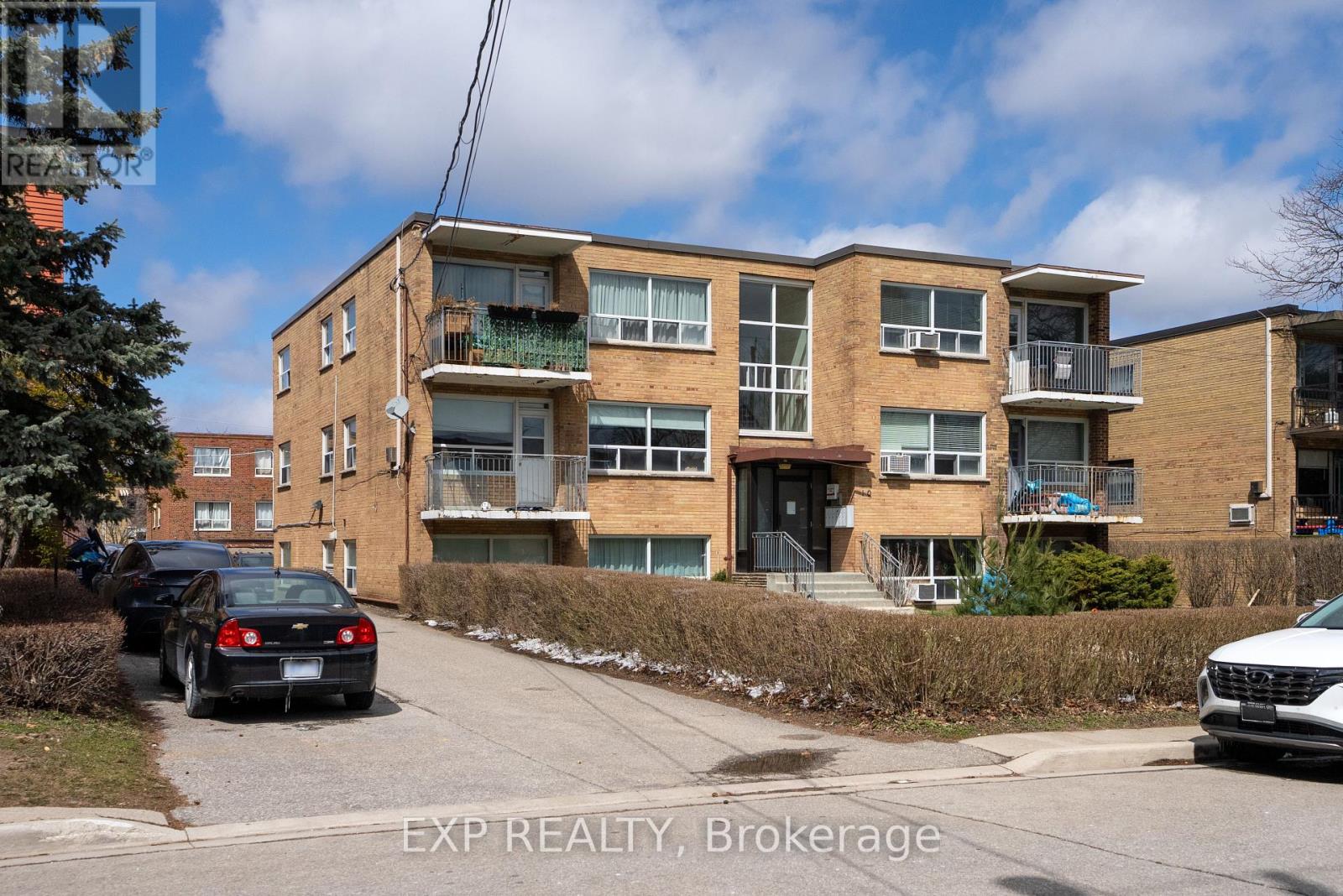 10 Fraserwood Avenue, Toronto, Ontario  M6B 2N4 - Photo 1 - C12171056