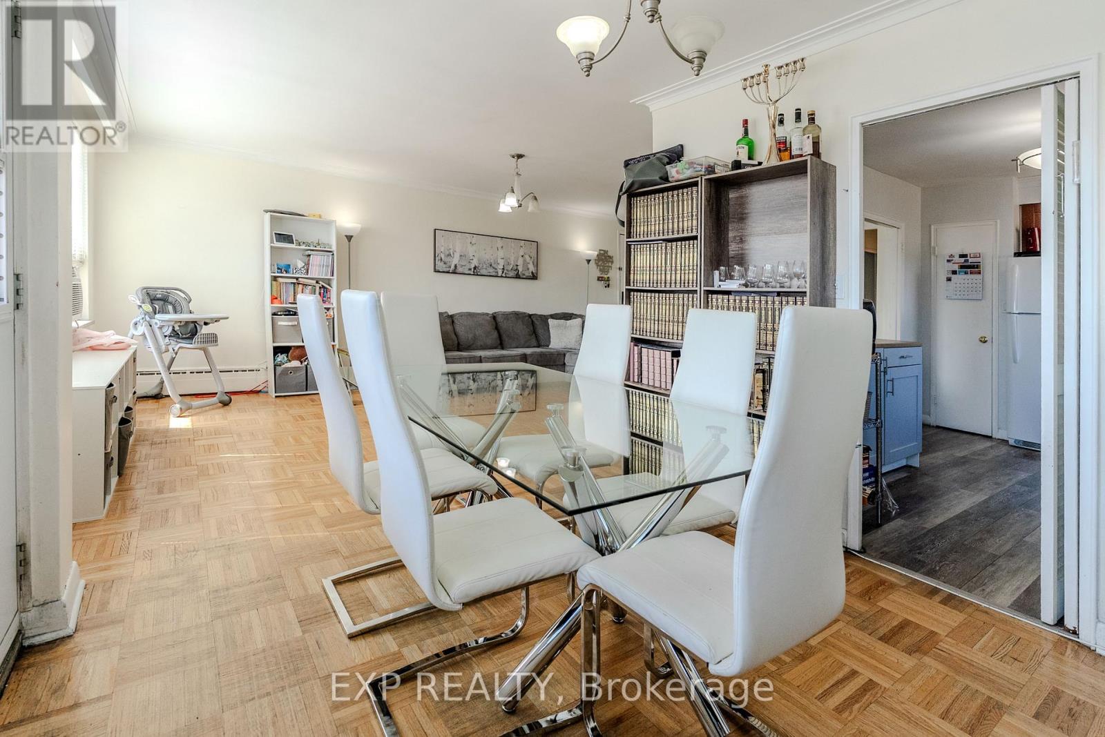 10 Fraserwood Avenue, Toronto, Ontario  M6B 2N4 - Photo 12 - C12171056