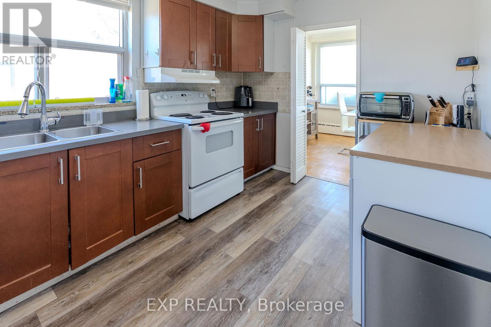 10 Fraserwood Avenue, Toronto, Ontario  M6B 2N4 - Photo 14 - C12171056