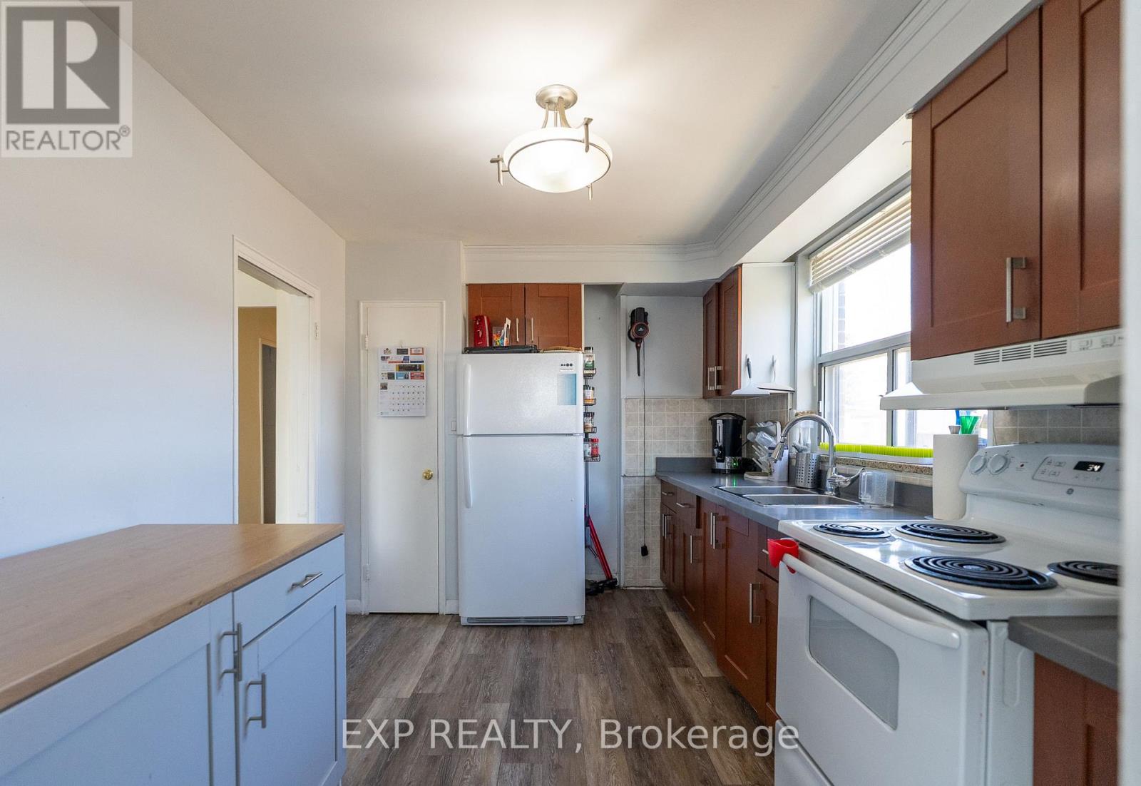 10 Fraserwood Avenue, Toronto, Ontario  M6B 2N4 - Photo 15 - C12171056