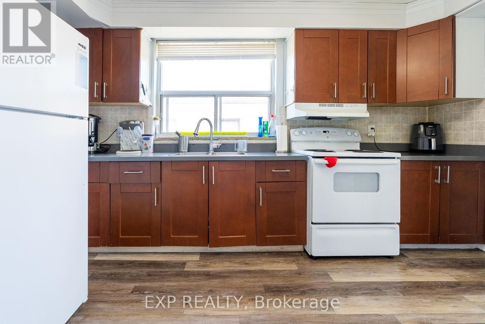 10 Fraserwood Avenue, Toronto, Ontario  M6B 2N4 - Photo 16 - C12171056