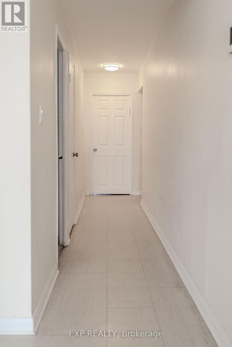 10 Fraserwood Avenue, Toronto, Ontario  M6B 2N4 - Photo 20 - C12171056
