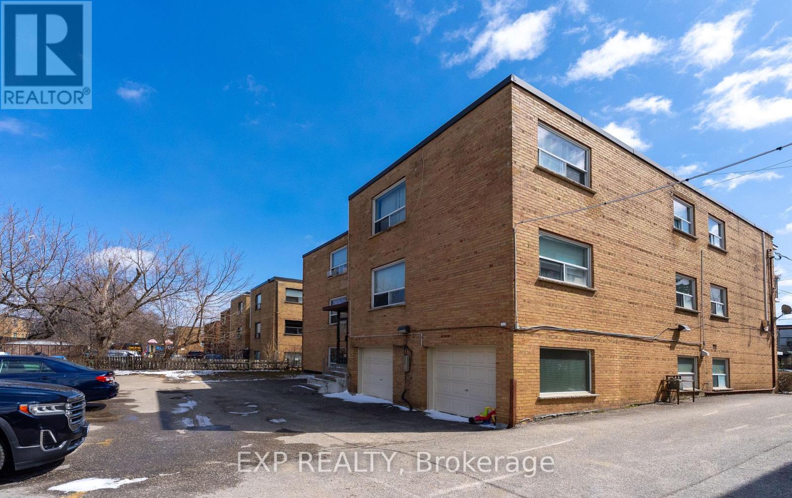 10 Fraserwood Avenue, Toronto (Englemount-Lawrence), Ontario  M6B 2N4 - Photo 4 - C12171056
