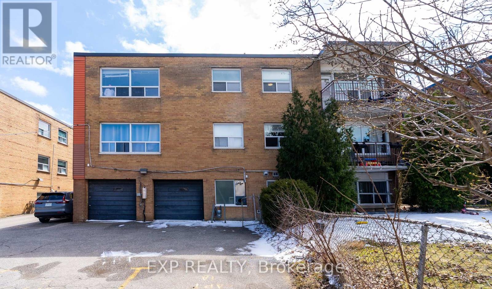 12 Fraserwood Avenue, Toronto, Ontario  M6B 2N4 - Photo 4 - C12171058