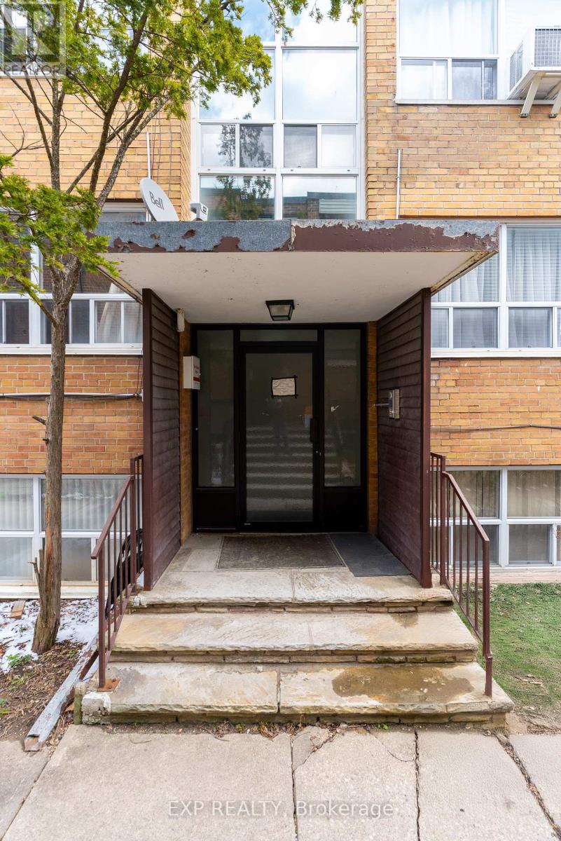 12 Fraserwood Avenue, Toronto, Ontario  M6B 2N4 - Photo 5 - C12171058