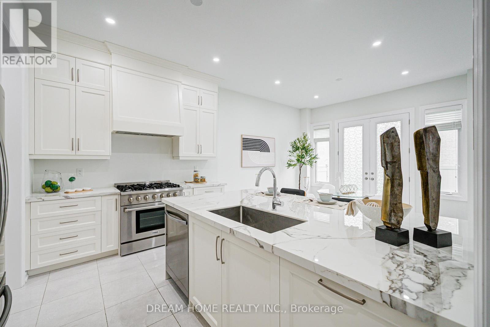 113 Botelho Circle, Aurora, Ontario  L4G 3X3 - Photo 18 - N12171054