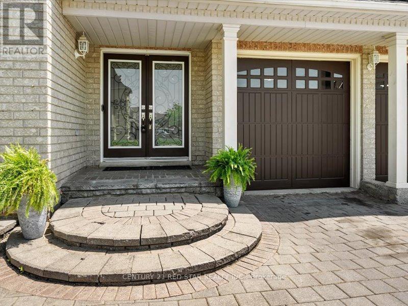 Property at 31 EIFFEL BOULEVARD image 3