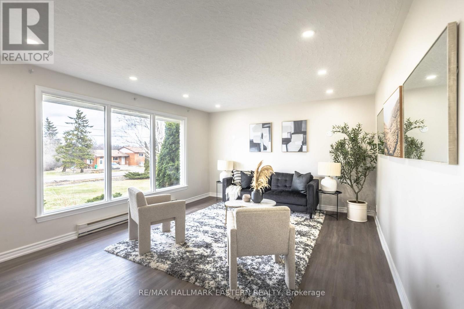 204 Hillview Drive, Peterborough North, Ontario  K9K 2N2 - Photo 5 - X12171097