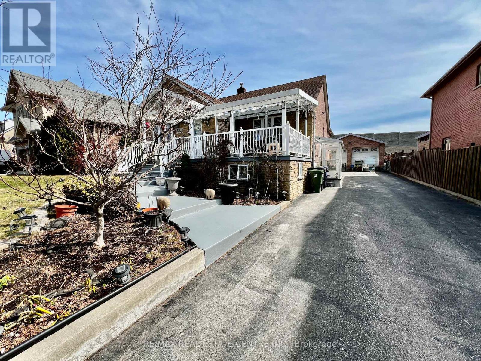 115 DOWNSVIEW AVENUE, Toronto, Ontario