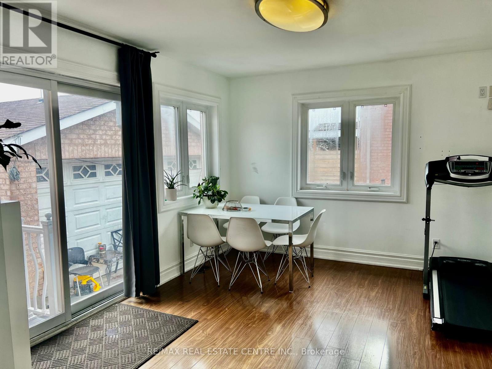 115 Downsview Avenue, Toronto, Ontario  M3M 1E3 - Photo 3 - W12073954