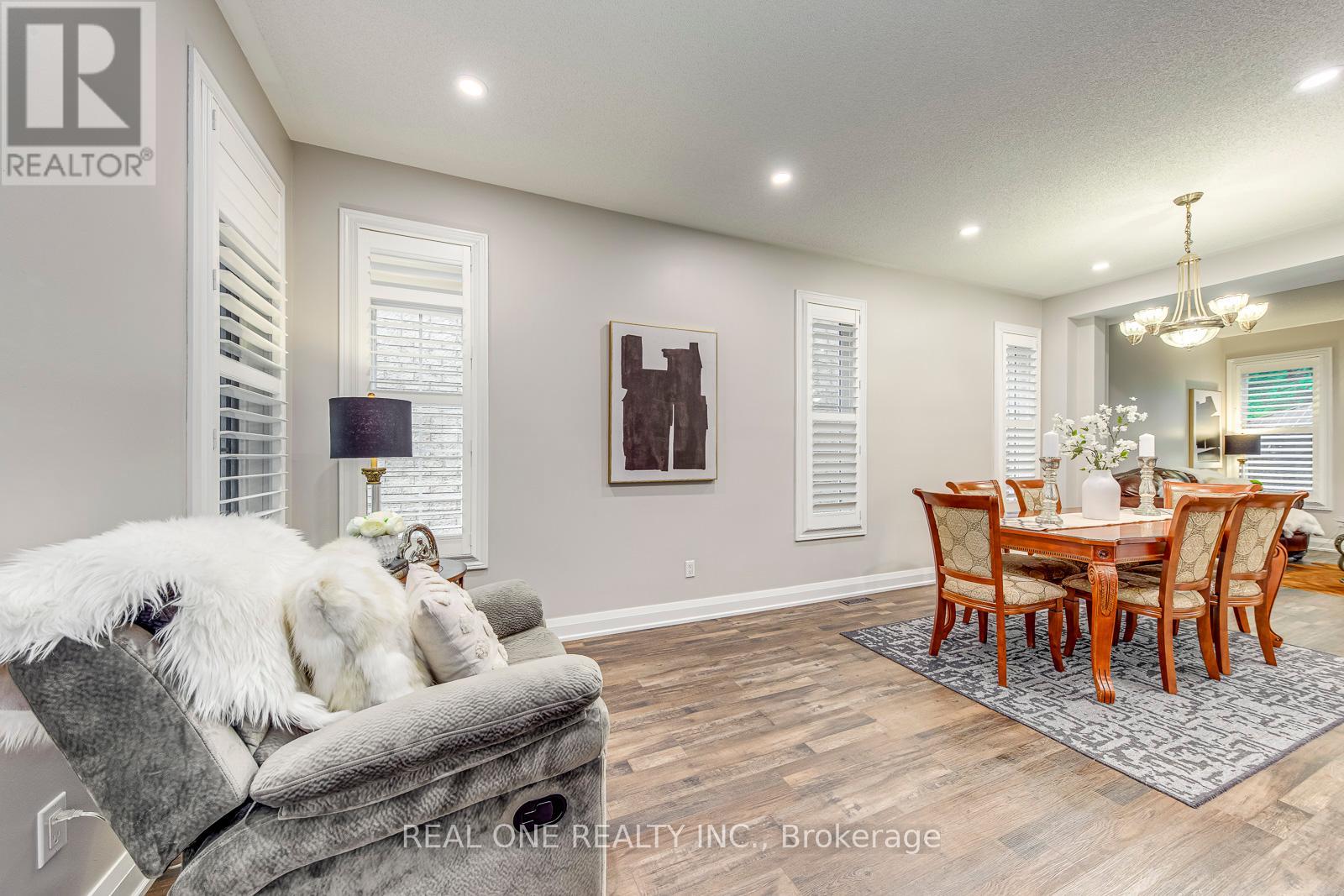 3789 Quiet Creek Drive, Mississauga, Ontario  L5M 8A9 - Photo 4 - W12168535