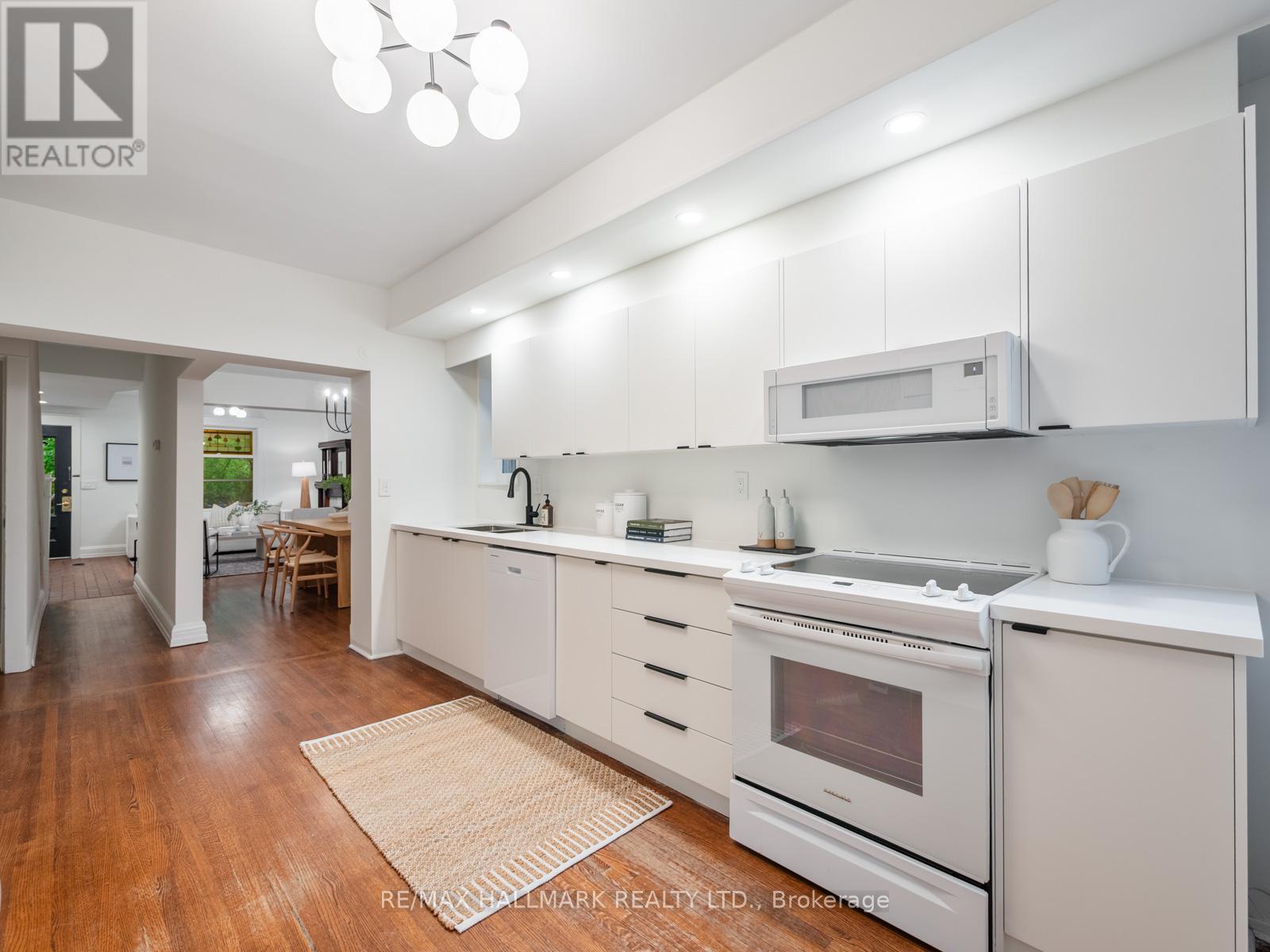 132 Browning Avenue, Toronto, Ontario  M4K 1W3 - Photo 11 - E12165221