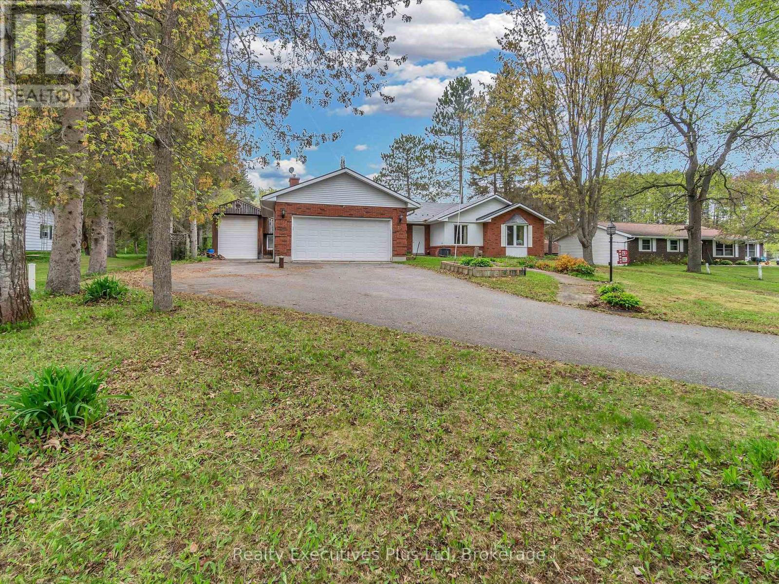 12 Robert Street, Sundridge, Ontario  P0A 1Z0 - Photo 2 - X12171101