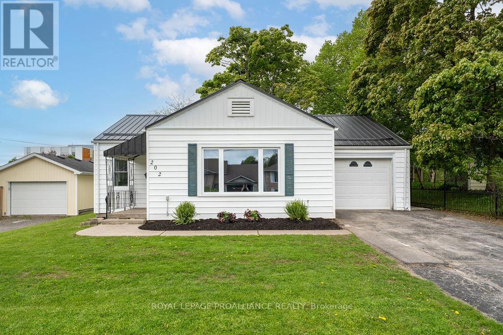202 Maclellan Avenue, Quinte West, Ontario  K8V 5J4 - Photo 6 - X12170988