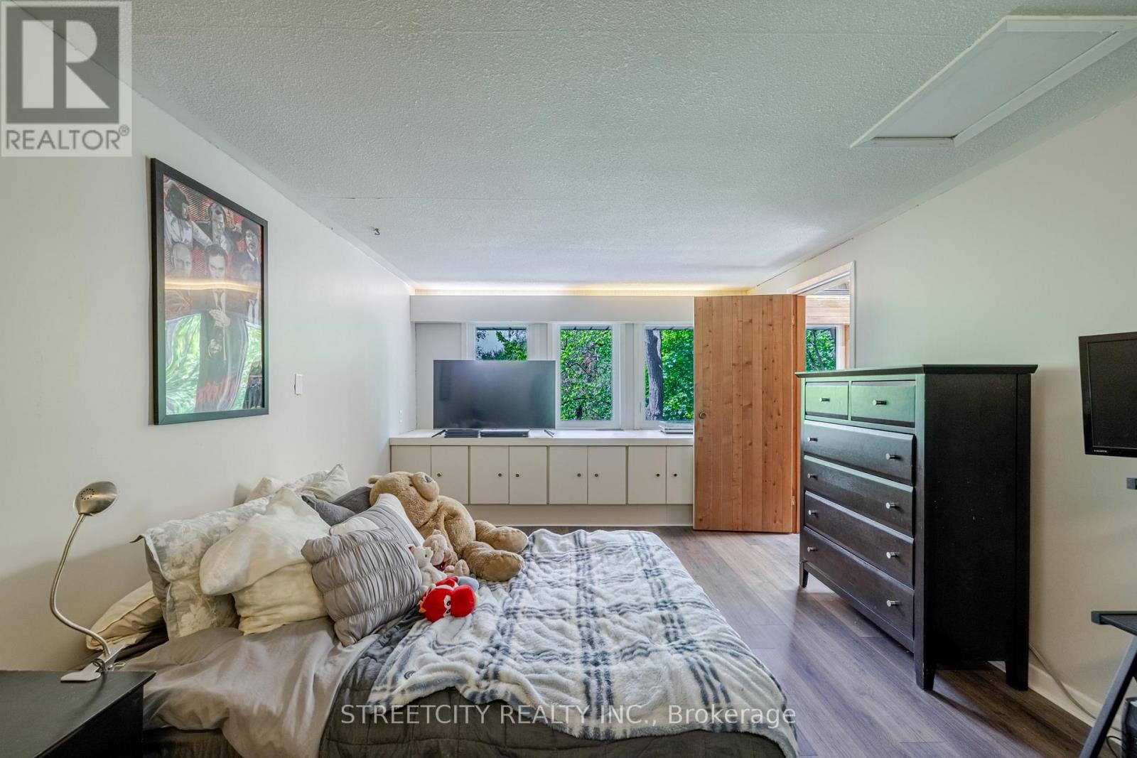 2 Grosvenor Street, London East, Ontario  N6A 1Y4 - Photo 21 - X12166068