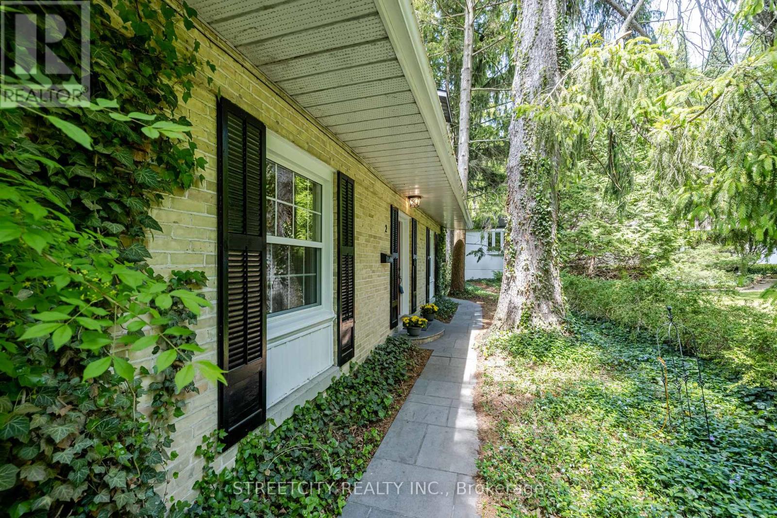 2 Grosvenor Street, London East, Ontario  N6A 1Y4 - Photo 5 - X12166068