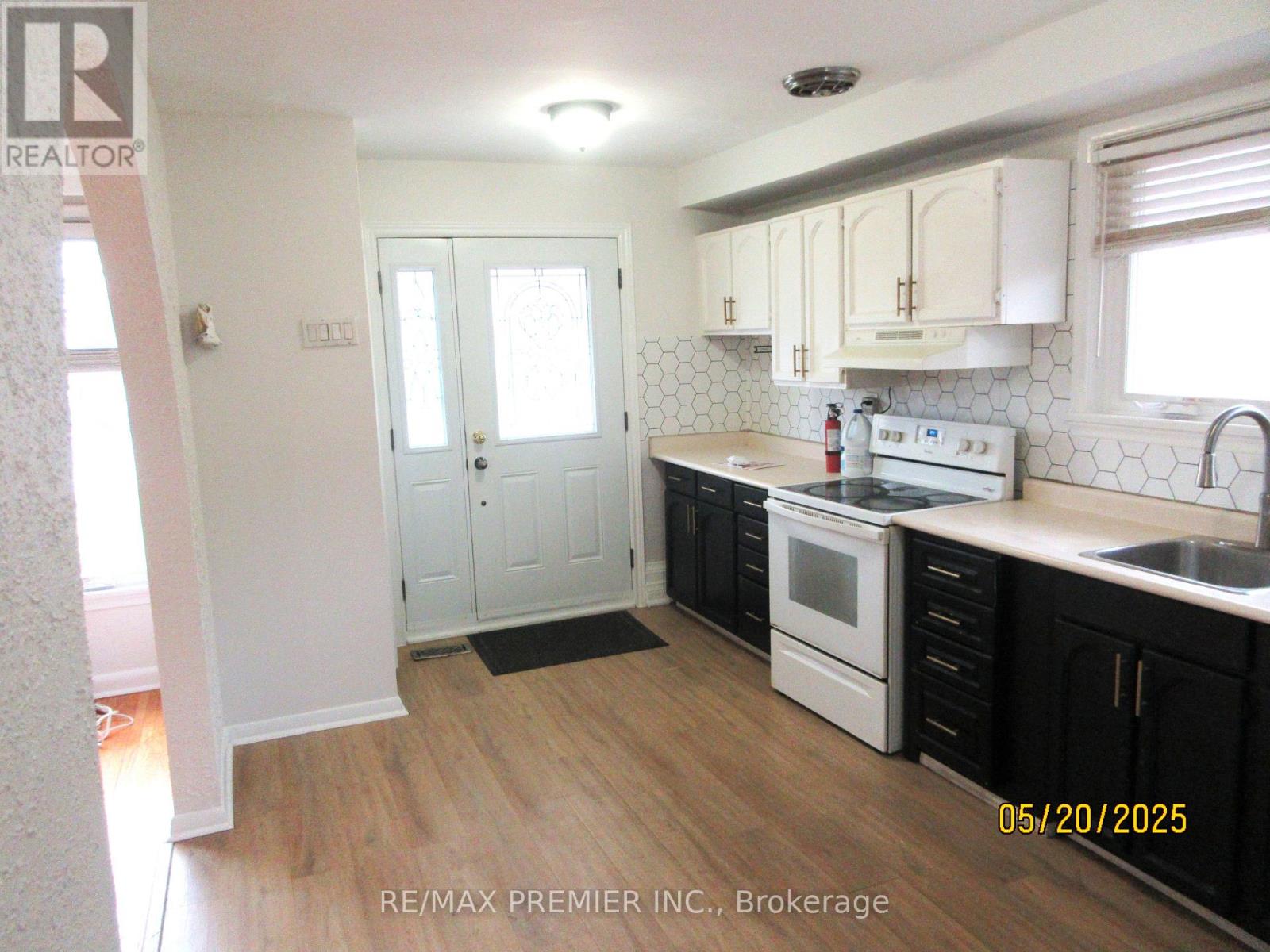100 Snowood Court, Toronto, Ontario  M3N 1E8 - Photo 6 - W12168864