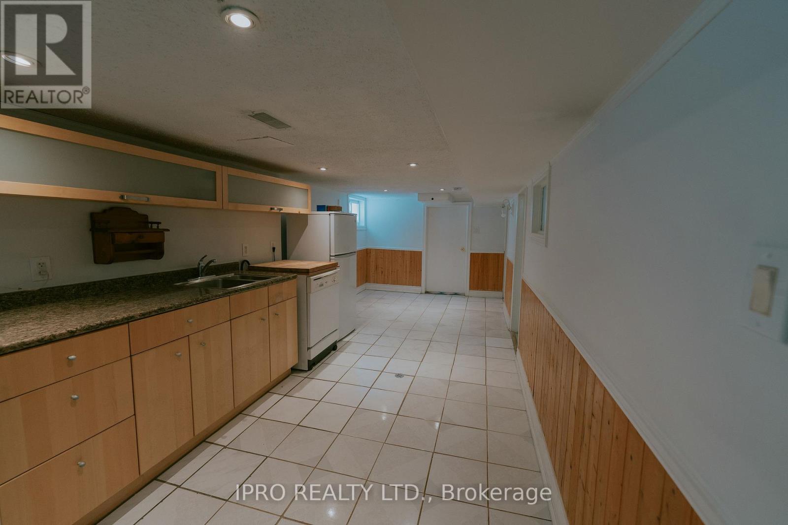183 Livingstone Avenue W, Toronto, Ontario  M6E 2L9 - Photo 17 - W12171119