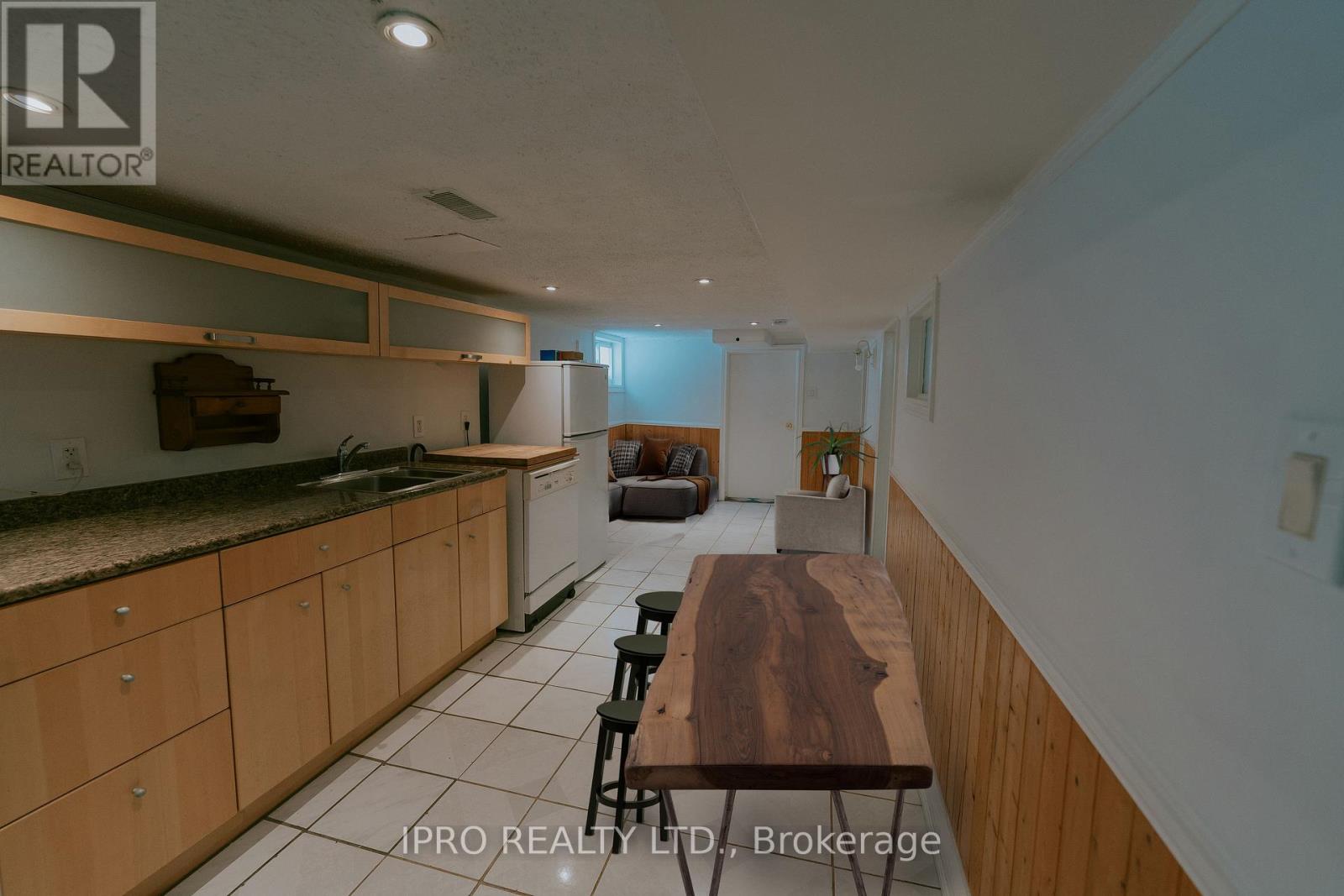 183 Livingstone Avenue W, Toronto, Ontario  M6E 2L9 - Photo 18 - W12171119