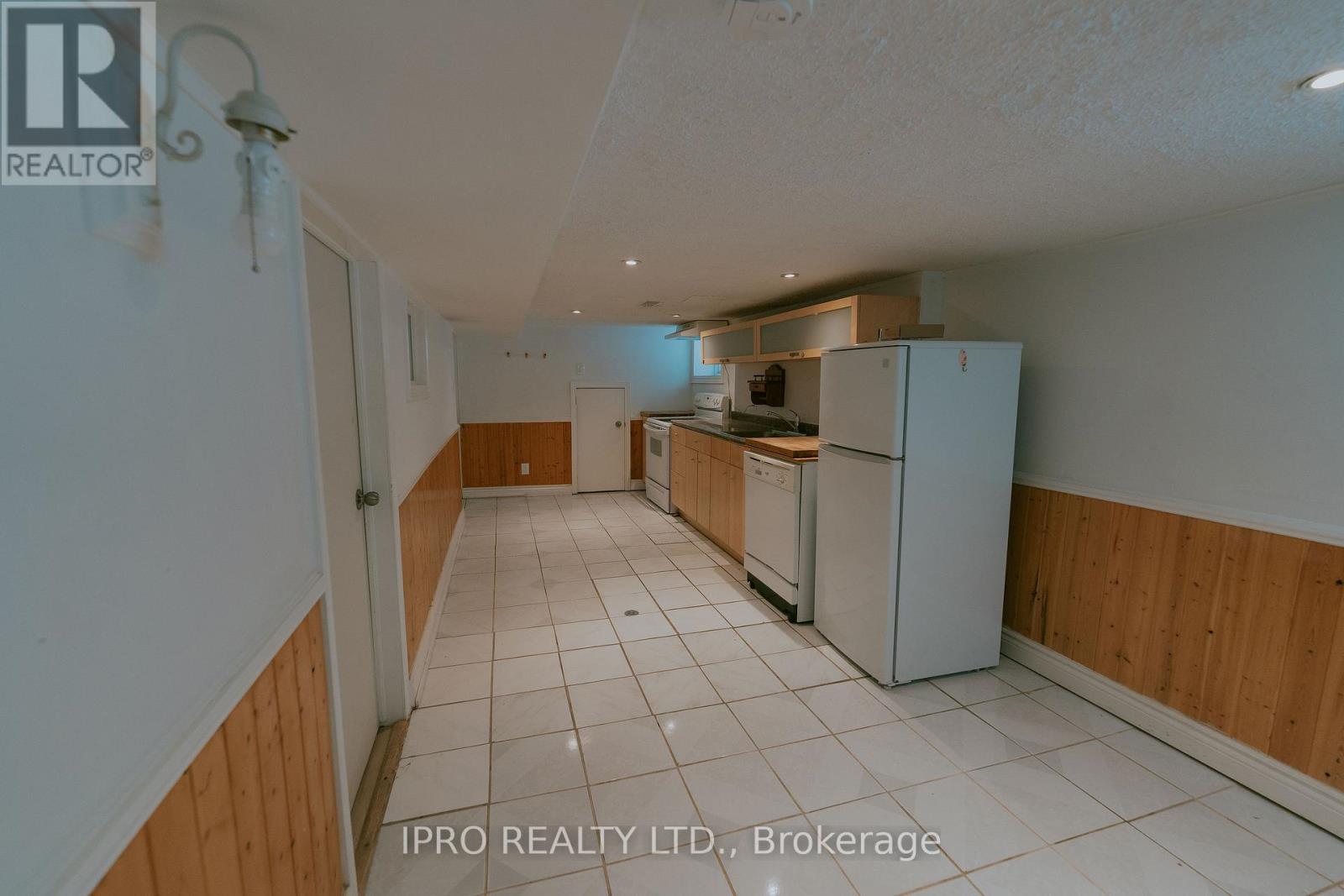 183 Livingstone Avenue W, Toronto, Ontario  M6E 2L9 - Photo 19 - W12171119