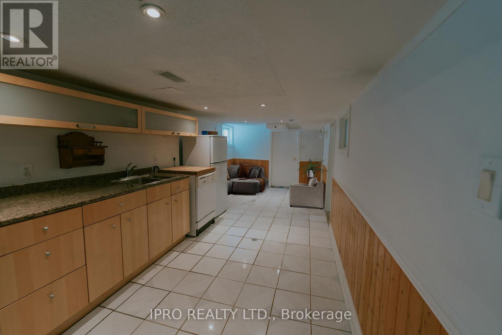 183 Livingstone Avenue W, Toronto, Ontario  M6E 2L9 - Photo 20 - W12171119