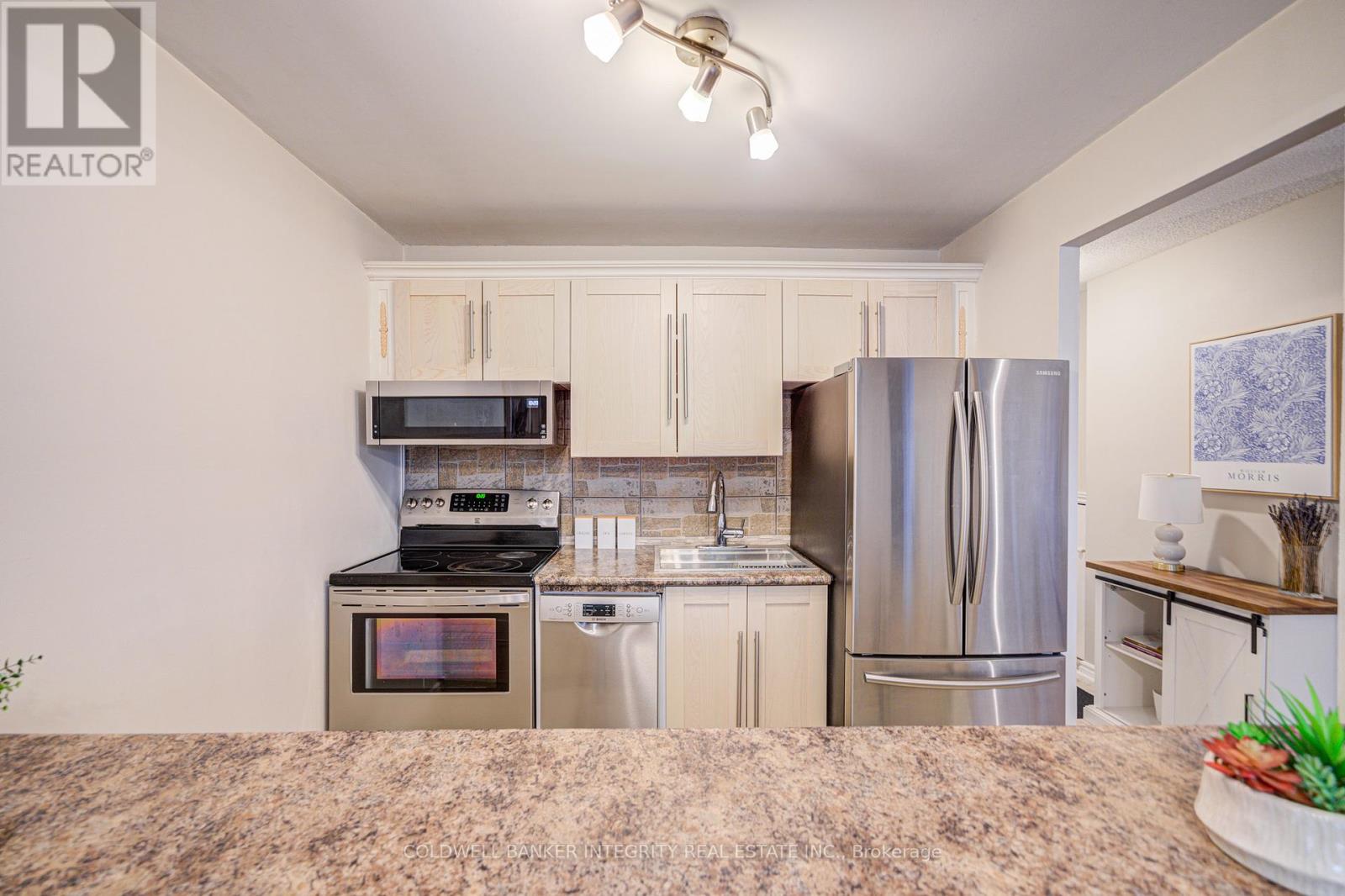 Suite 82 - 1036 Falgarwood Drive, Oakville, Ontario  L6H 2P3 - Photo 17 - W12167643