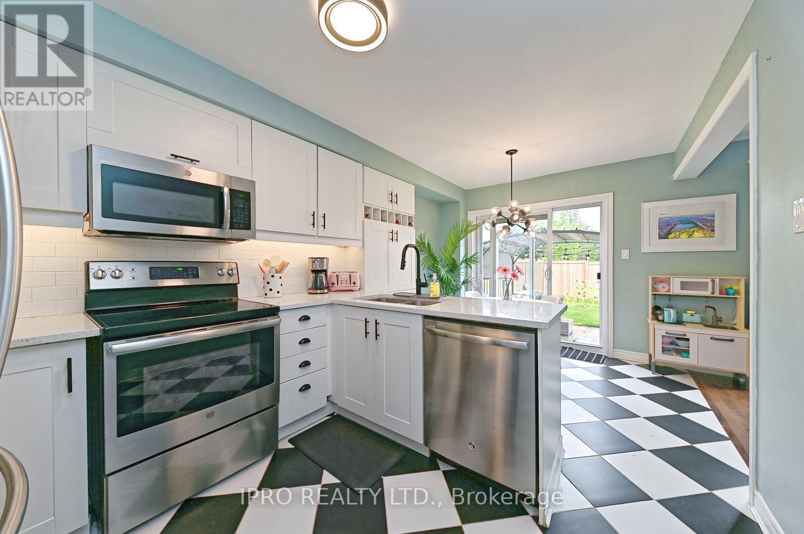 23 Mcclure Court, Halton Hills, Ontario  L7G 5X6 - Photo 11 - W12168506