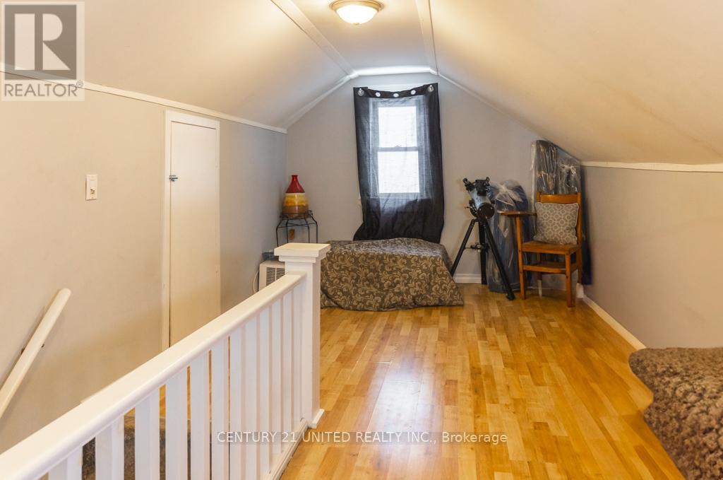 1009 Ward Street, Selwyn, Ontario  K0L 1H0 - Photo 4 - X12171147