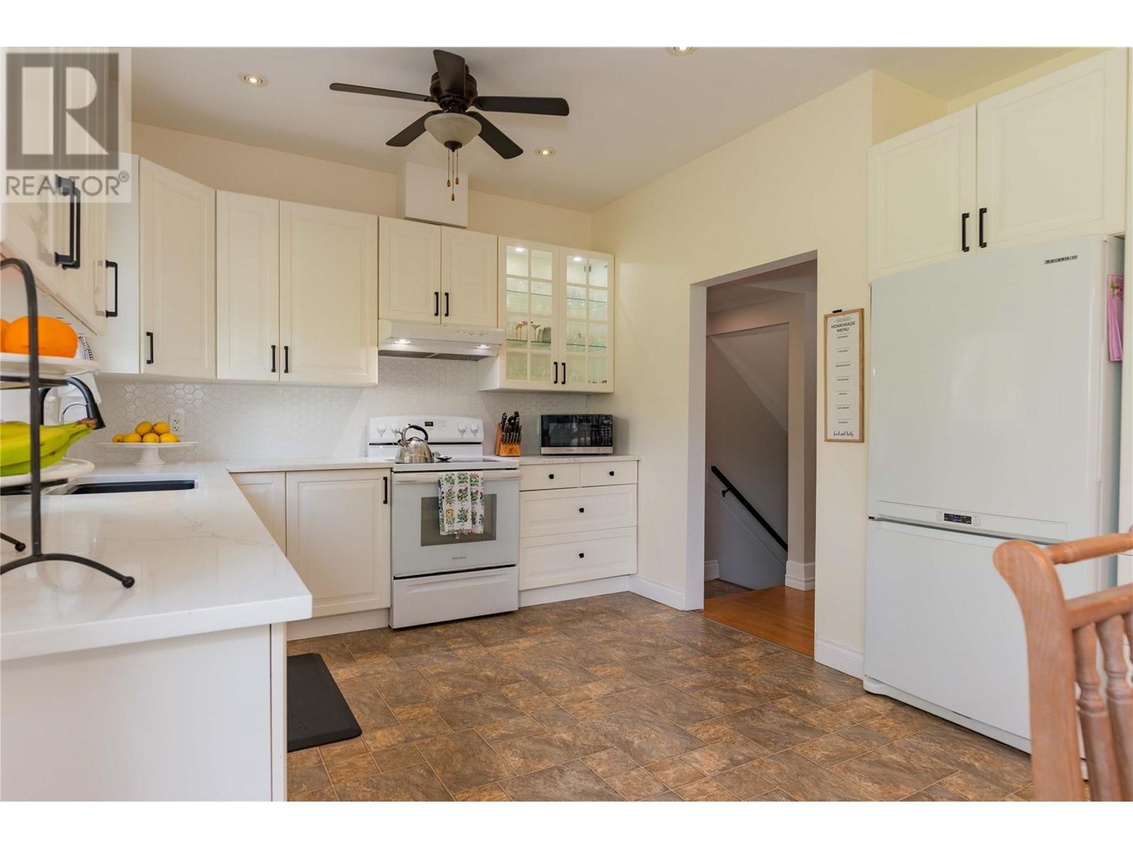 Property at 115 Kootenay Avenue image 3