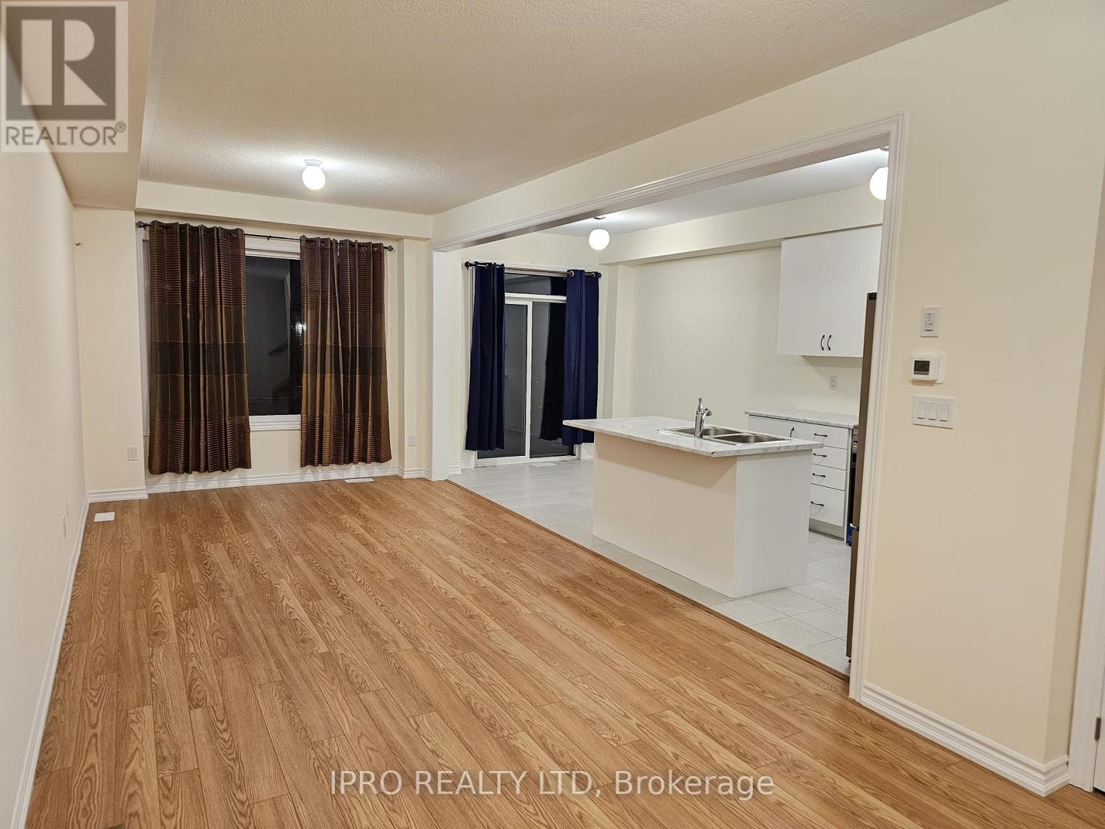 9 Durham Avenue W, Barrie, Ontario  L9J 0W2 - Photo 2 - S12171139