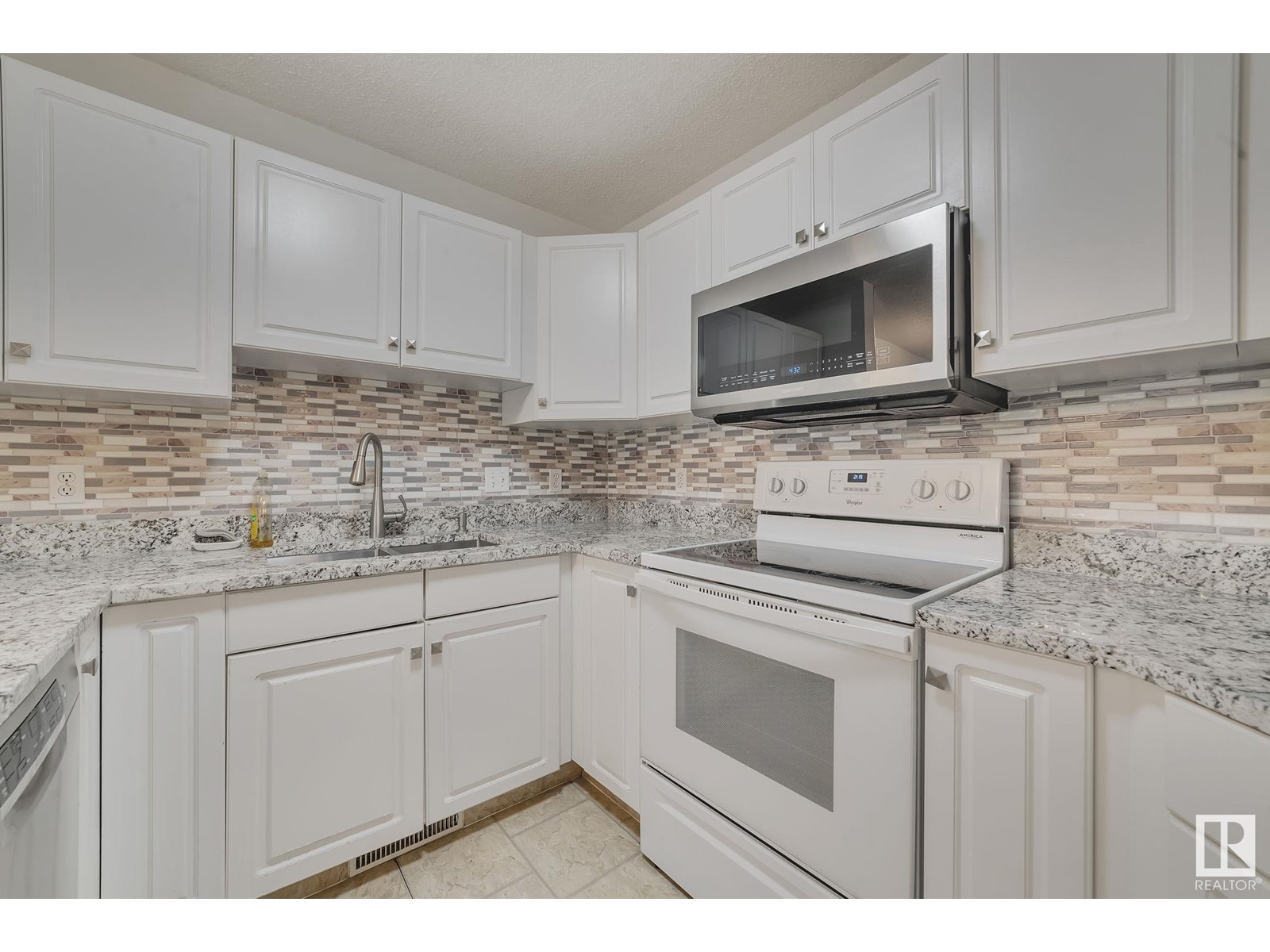 3450 43 Av Nw, Edmonton, Alberta  T6L 6W9 - Photo 4 - E4438331