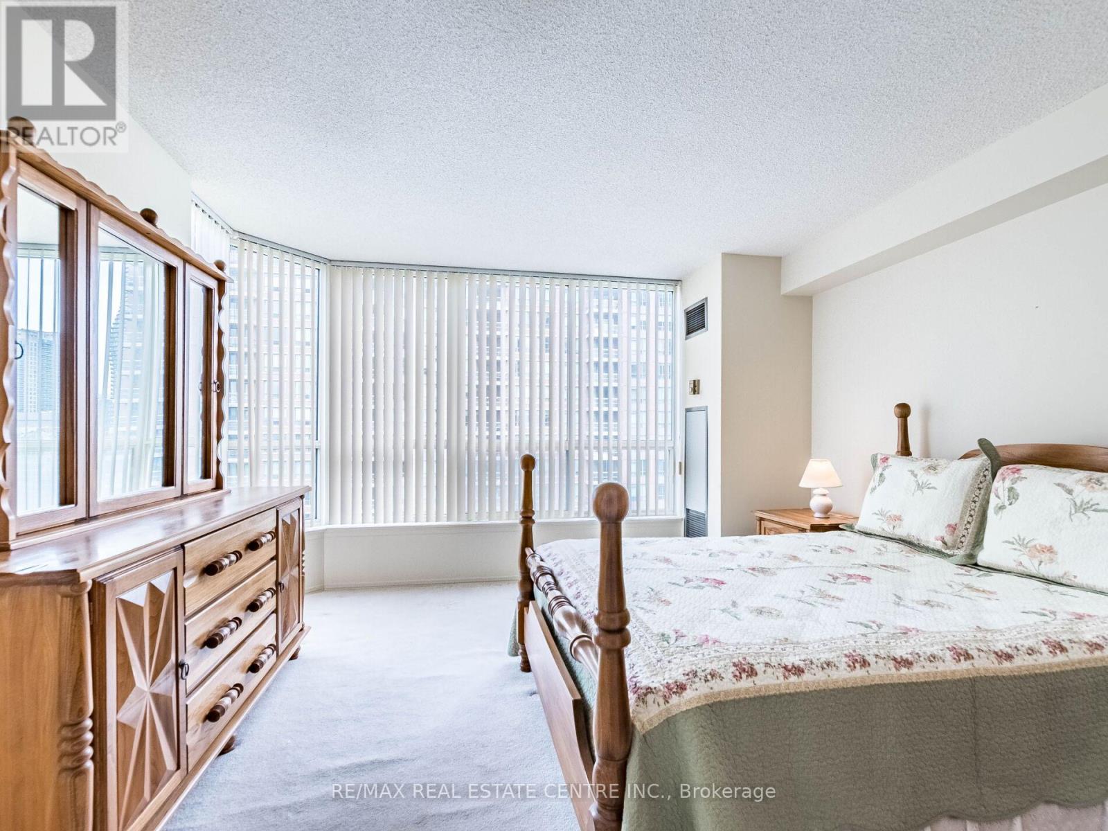 1404 - 55 Elm Drive W, Mississauga, Ontario  L5B 3Z3 - Photo 30 - W12171133