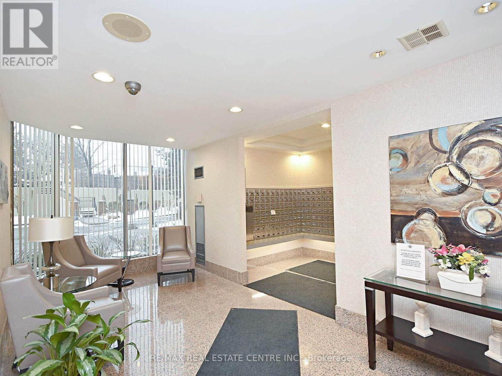 1404 - 55 Elm Drive W, Mississauga, Ontario  L5B 3Z3 - Photo 8 - W12171133