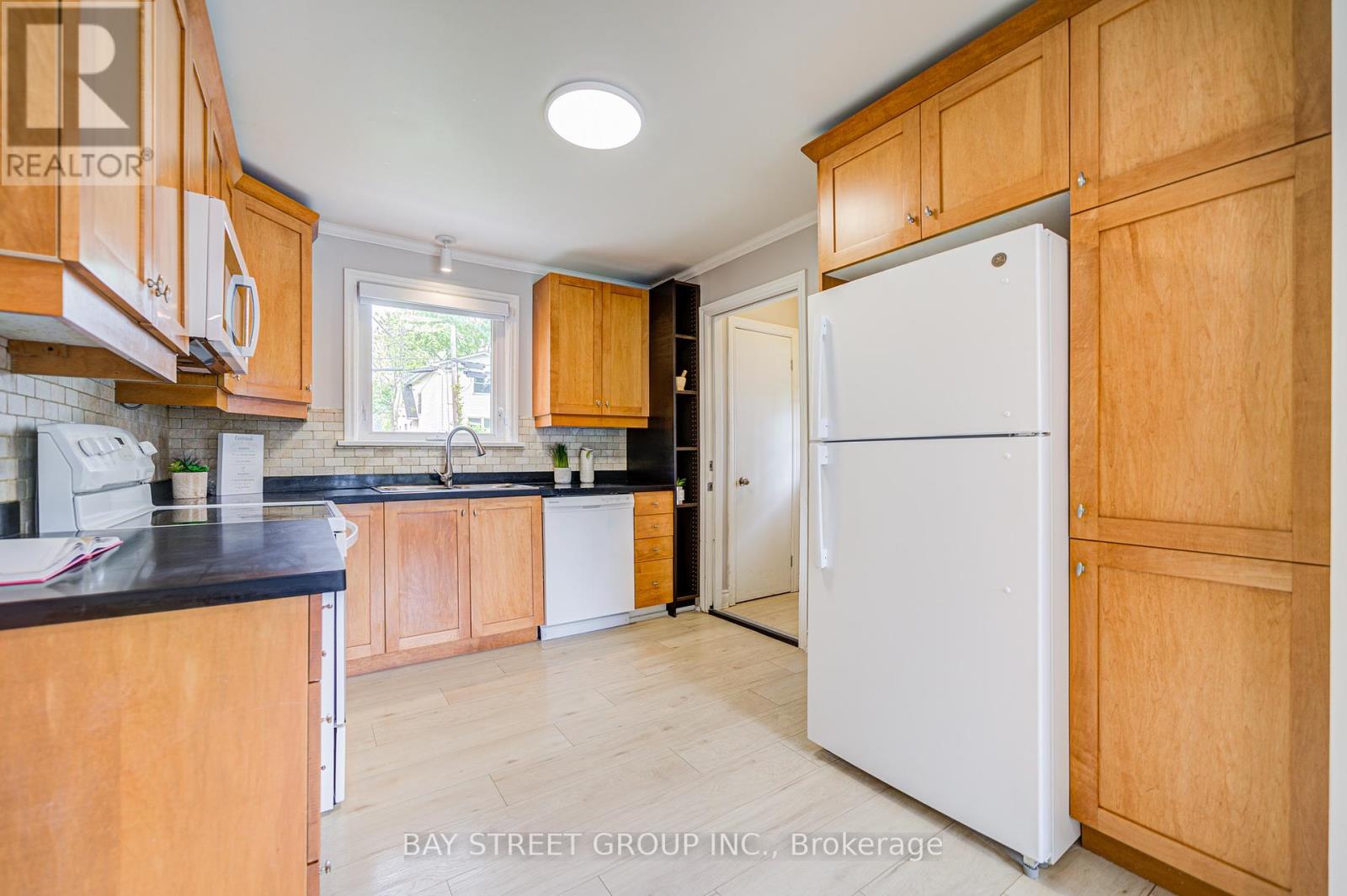 23 Washington Avenue, Oakville, Ontario  L6K 1W5 - Photo 10 - W12171144