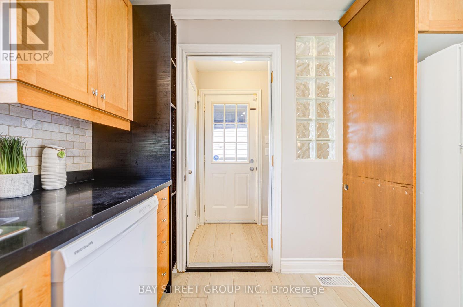23 Washington Avenue, Oakville, Ontario  L6K 1W5 - Photo 11 - W12171144