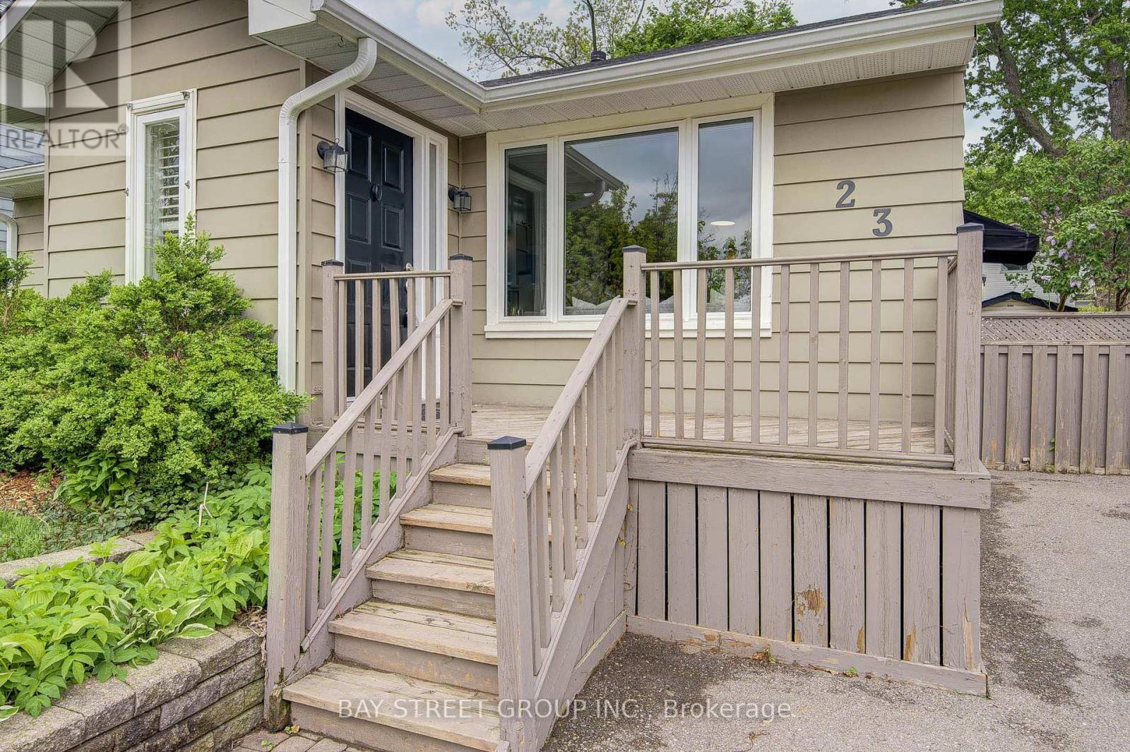 23 Washington Avenue, Oakville, Ontario  L6K 1W5 - Photo 2 - W12171144