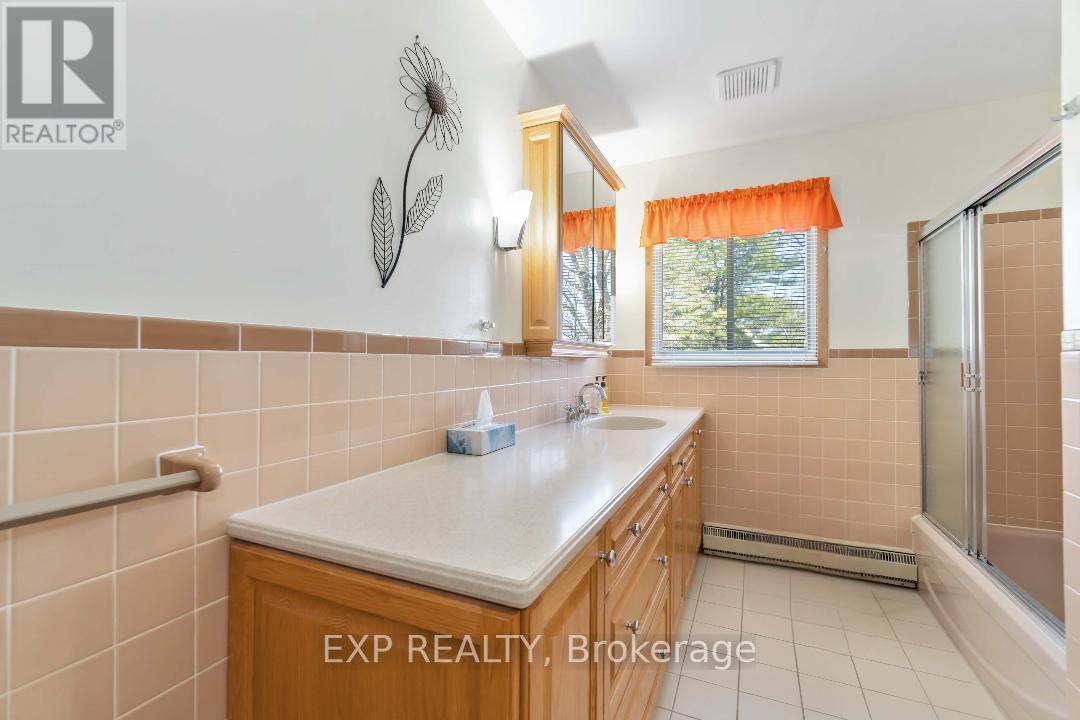 5 Fairway Crescent, Brockville, Ontario  K6V 3V1 - Photo 18 - X12171196