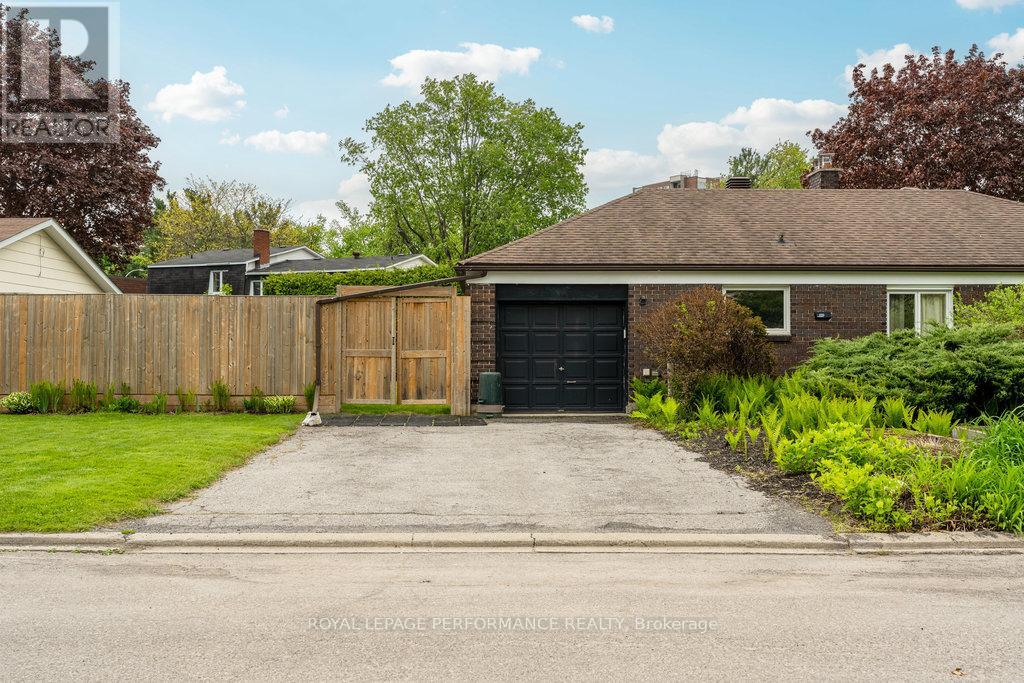 1932 Marquis Avenue, Ottawa, Ontario  K1J 8J2 - Photo 2 - X10929826